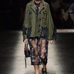 Chaqueta verde militar de Coach primavera/verano 2017 en la Semana de la Moda de Nueva York