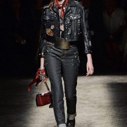 Vaqueros oscuros de Coach primavera/verano 2017 en la Semana de la Moda de Nueva York