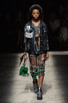 Vestido de transparencias de Coach primavera/verano 2017 en la Semana de la Moda de Nueva York