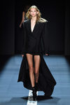 Americana negra de Vera Wang primavera/verano 2017 en la Semana de la Moda de Nueva York