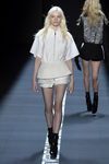 Shorts y camisa de Vera Wang primavera/verano 2017 en la Semana de la Moda de Nueva York
