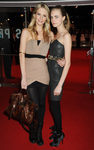 Poppy y Cara Delevingne en la premiere de 'Recuerdame' 