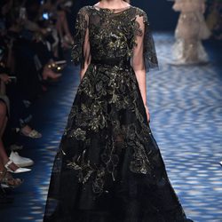 Vestido negro de Marchesa primavera/verano 2017 en la Semana de la Moda de Nueva York