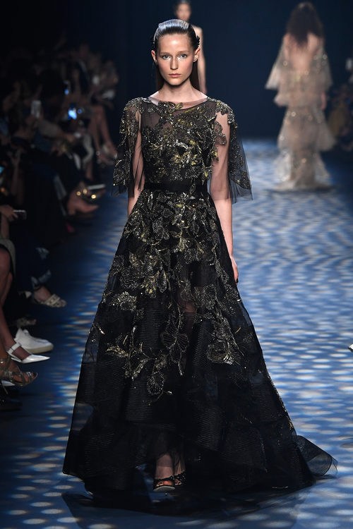 Vestido negro de Marchesa primavera/verano 2017 en la Semana de la Moda de Nueva York