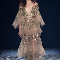 Vestido bordado de Marchesa primavera/verano 2017 en la Semana de la Moda de Nueva York