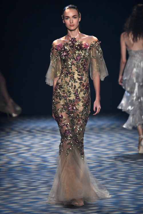 Vestido con volantes de Marchesa primavera/verano 2017 en la Semana de la Moda de Nueva York