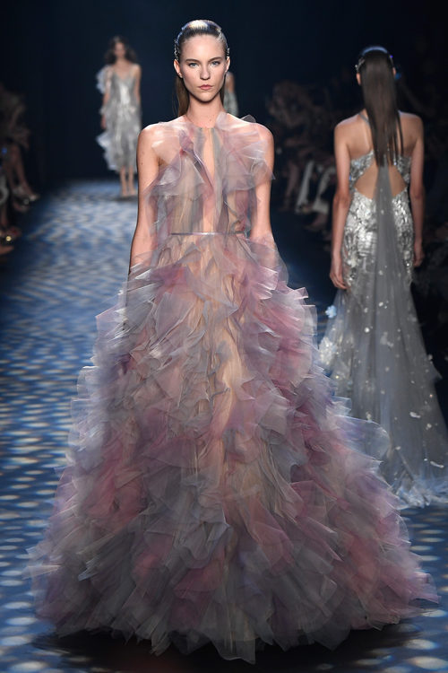 Vestido vaporoso de Marchesa primavera/verano 2017 en la Semana de la Moda de Nueva York