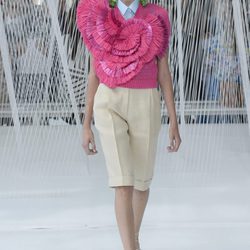 Camisa rosa fucsia de Delpozo primavera/verano 2017 en la Semana de la Moda de Nueva York