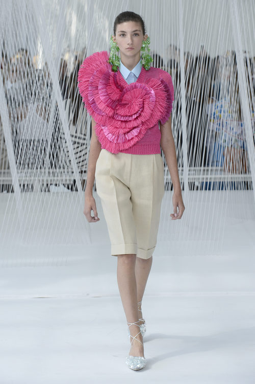 Camisa rosa fucsia de Delpozo primavera/verano 2017 en la Semana de la Moda de Nueva York