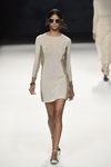 Vestido blanco y beige de punto de Devota & Lomba primavera/verano 2017 en Madrid Fashion Week