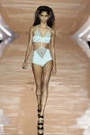 Bikini azul de Dolores Cortés primavera/verano 2017 en la Madrid Fashion Week