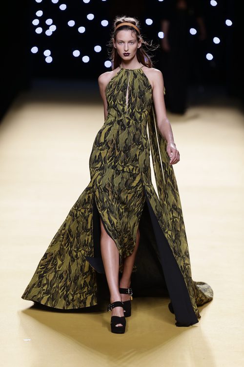 Vestido verde de Juanjo Oliva primavera/verano 2017 en la Madrid Fashion Week