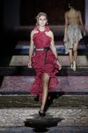Vestido rojo de Ana Locking de la colección primavera/verano 2017 en la Madrid Fashion Week