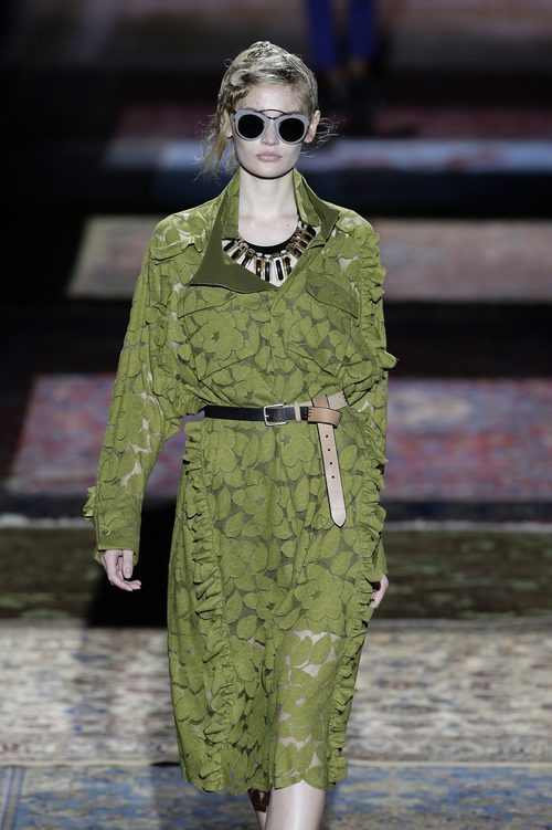 Vestido verde de Ana Locking de la colección primavera/verano 2017 en la Madrid Fashion Week