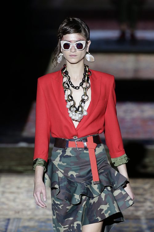 Falda de camuflaje de la colección primavera/verano 2017 de Ana Locking en la Madrid Fashion Week