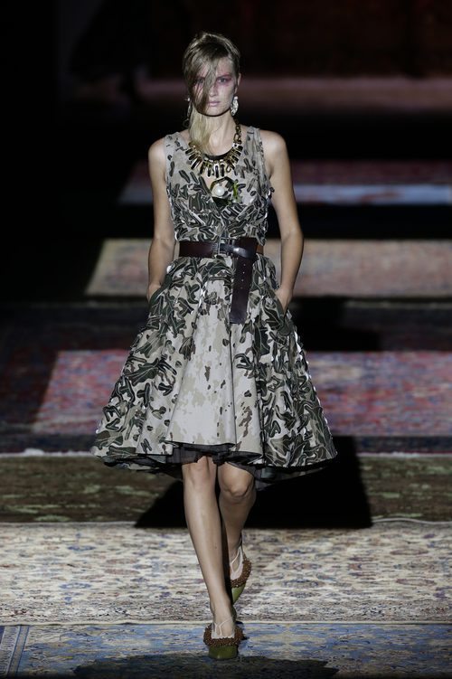 Vestido vaporoso de Ana Locking colección primavera/verano 2017 en la Madrid Fashion Week