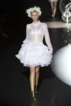 Vestido blanco corto con transparencias de Teresa Helbig primavera/verano 2017 en Madrid Fashion Week