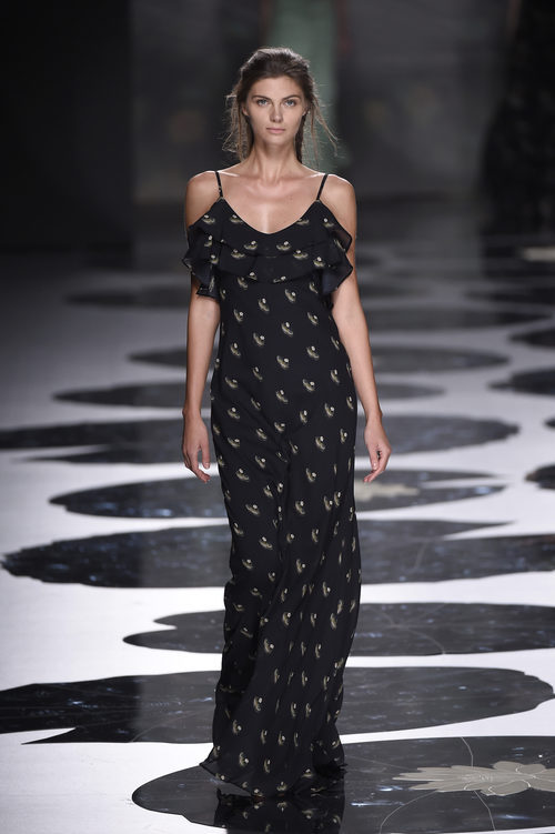 Vestido negro estampado de Ailanto primavera/verano 2017 Madrid Fashion Week