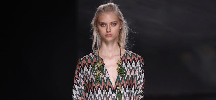 Vestido con estampado étnico de Alianto primavera/verano 2017 Madrid Fashion Week