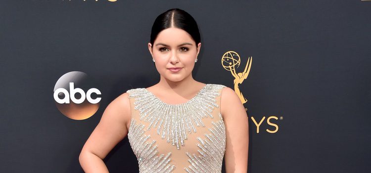 Ariel Winter con un vestido de Yousef Al-Jasmi en los Emmy 2016