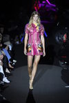 Vestido corto fucsia y dorado a rayas de Alvarno colección primavera/verano 2017 para Madrid Fashion Week