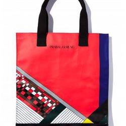 Bolso solidario de Prabal Gurung para InStyle