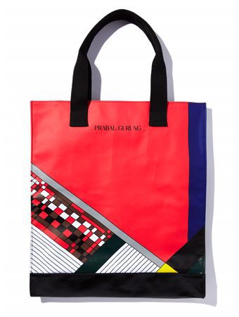 Bolso solidario de Prabal Gurung para InStyle