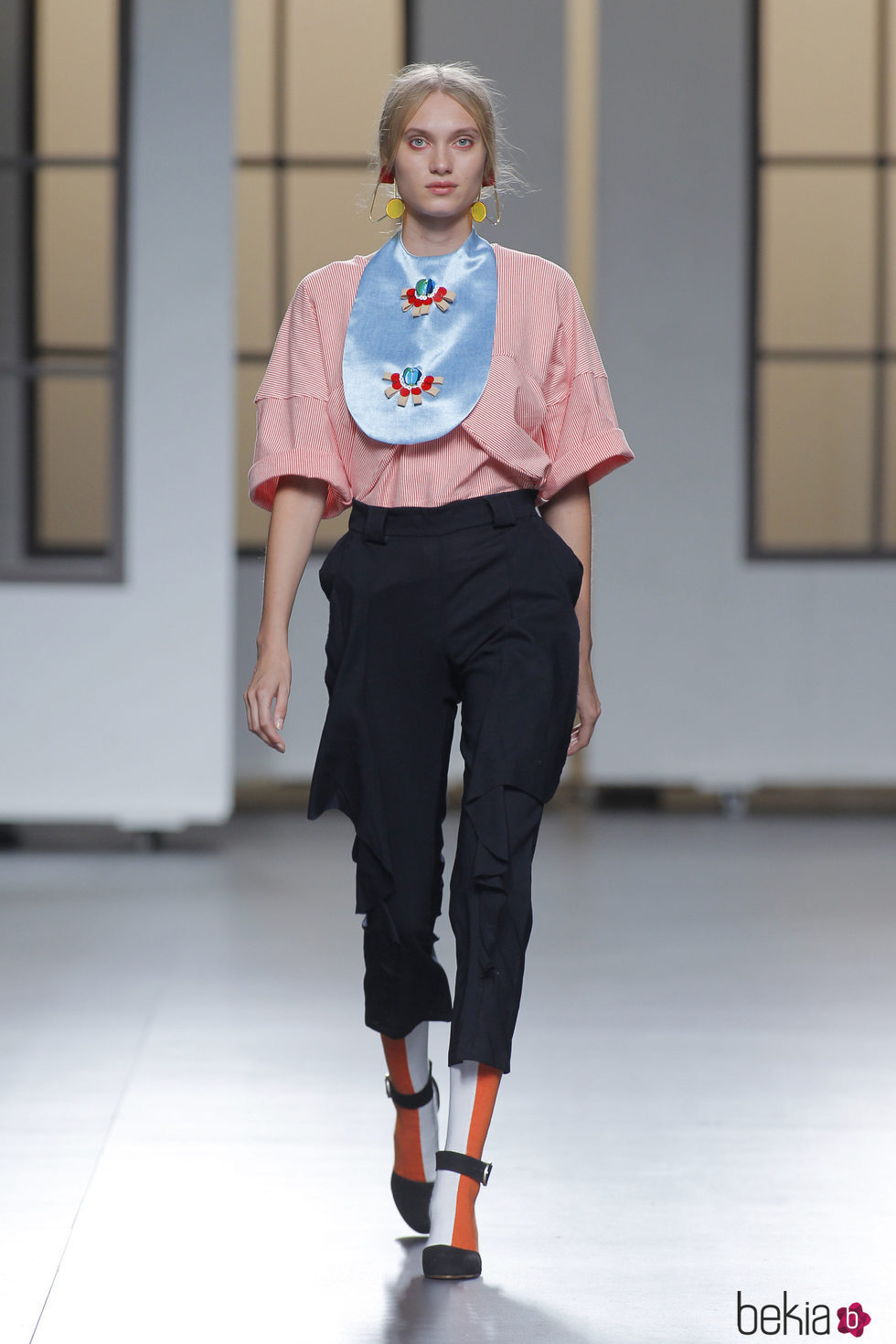 Conjunto de pantalón pirata y blusa rosa de Habey en el Samsung Ego