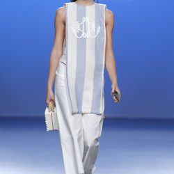 Vestido largo asimétrico a rayas  con cuello redondo de Ferrándiz en el Samsung Ego