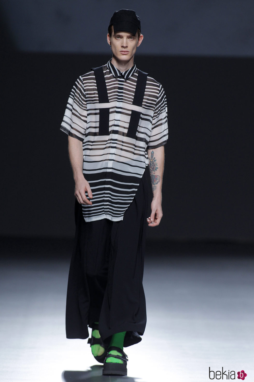 Conjunto de tirantes y pantalón abombado de la marca 44 Studio en el Samsung Ego