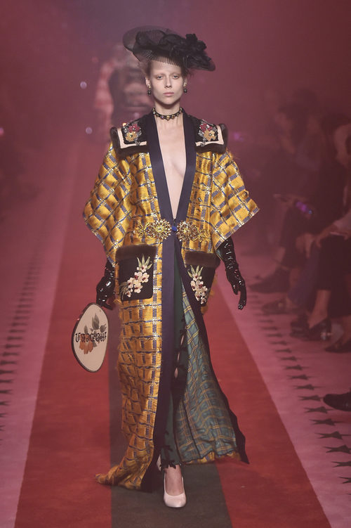 Batín oriental de Gucci primavera/verano 2017 en la Milán Fashion Week