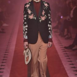 Chaqueta negra de Gucci primavera/verano 2017 en la Milán Fashion Week