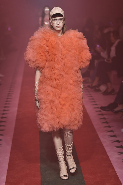 Vestido con volúmen de Gucci primavera/verano 2017 en la Milán Fashion Week