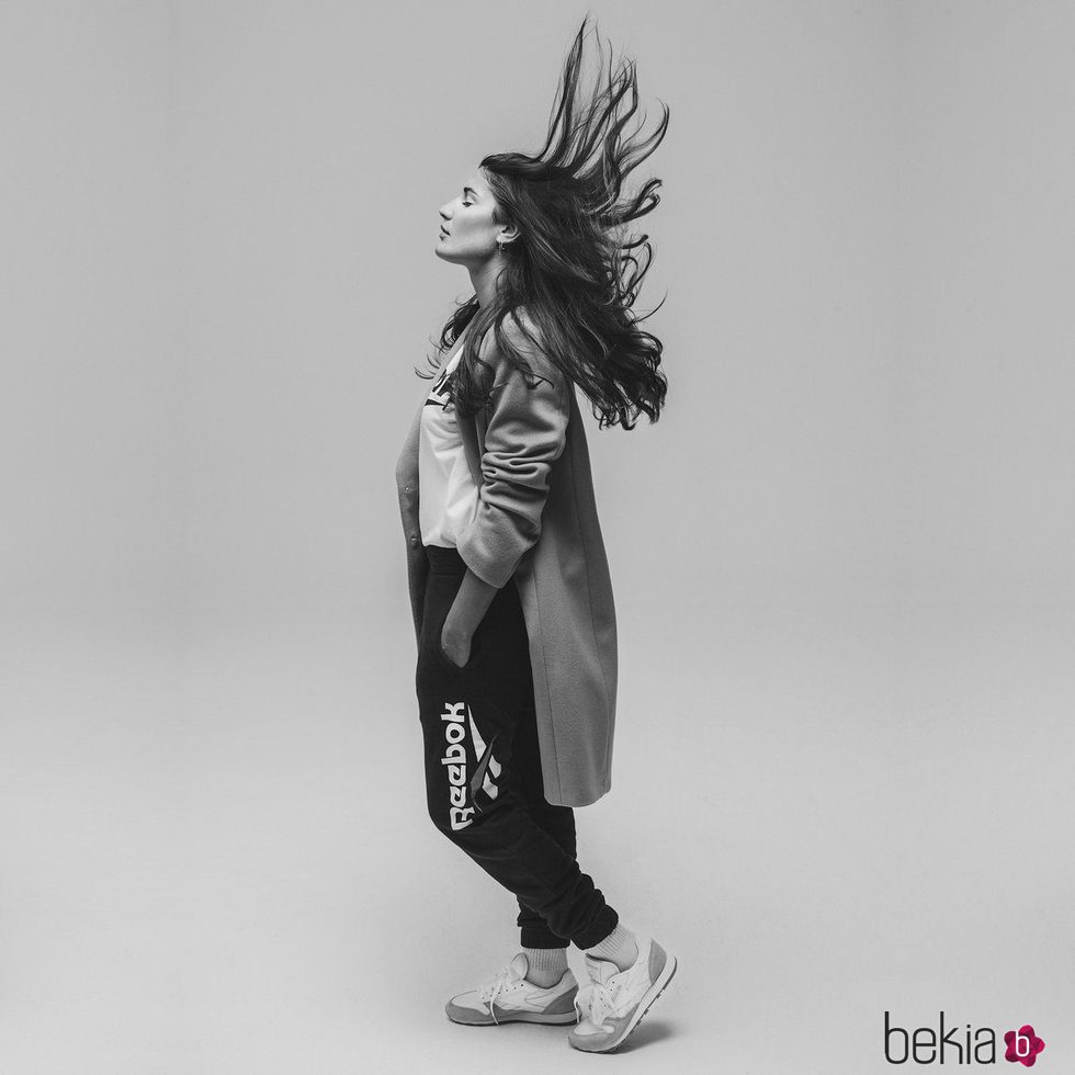 Alba Paul conquista al 'el ying y el yang' con la nueva colección de Reebok Classic