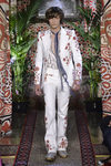 Traje blanco de Roberto Cavailli primavera/verano 2017 en la Milán Fashion Week