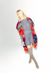 Claudia Schiffer con un quimono étnico para TSE otoño/invierno 2016/2017