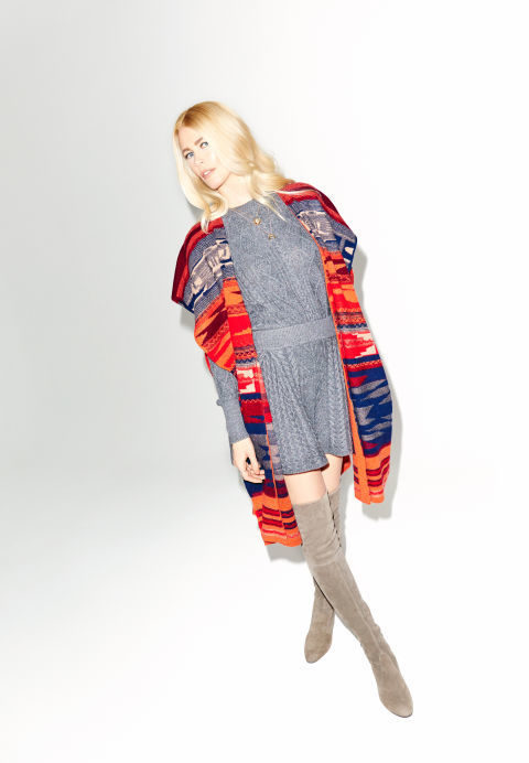 Claudia Schiffer con un quimono étnico para TSE otoño/invierno 2016/2017