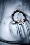 Pulsera solidaria de la colección '20 aniversario' de UNOde50