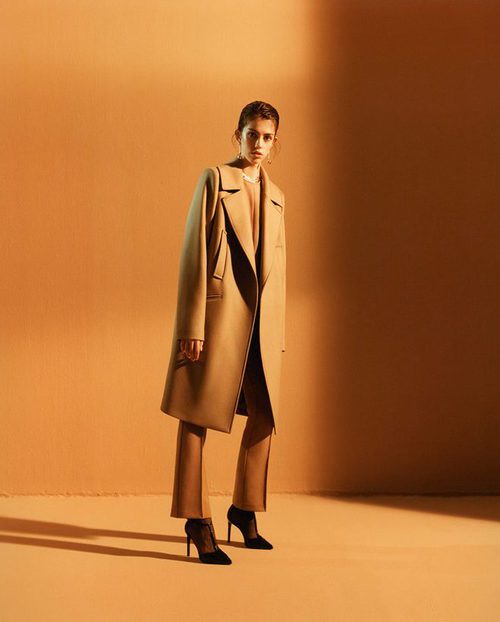 Abrigo largo en color camel de Sfera otoño/invierno 2016/2017