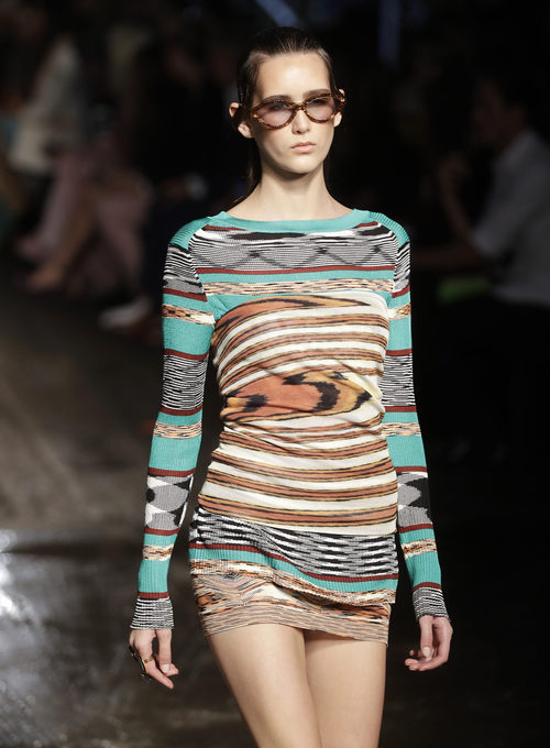 Vestido corto estampado de punto de Missoni colección primavera/verano 2017 en Milán Fashion Week