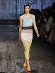 Vestido largo de punto de Missoni en colores claros colección primavera/verano 2017 en Milán Fashion Week
