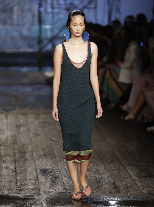 Vestido largo negro de Missoni colección primavera/verano 2017 en Milán Fashion Week