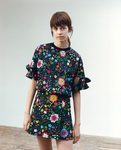 Falda y camisa de flores de Victoria Beckham colección otoño/invierno 2016/2017