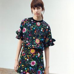 Falda y camisa de flores de Victoria Beckham colección otoño/invierno 2016/2017