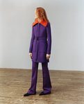 Abrigo y pantalon de color morado de Victoria Beckham colección otoño/invierno 2016/2017