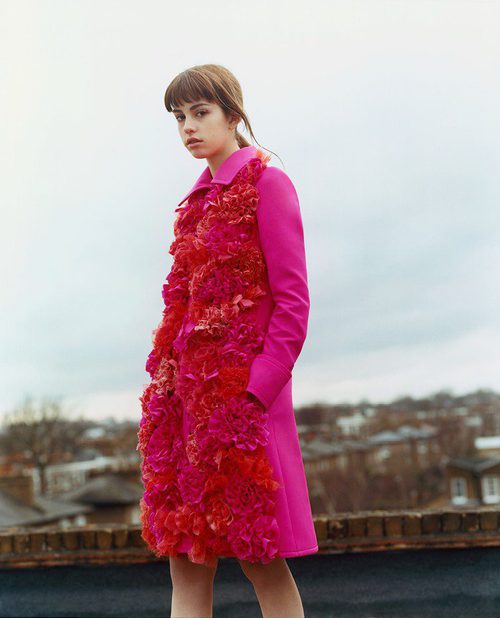 Abrigo rosa fucsia de Victoria Beckham colección otoño/invierno 2016/2017
