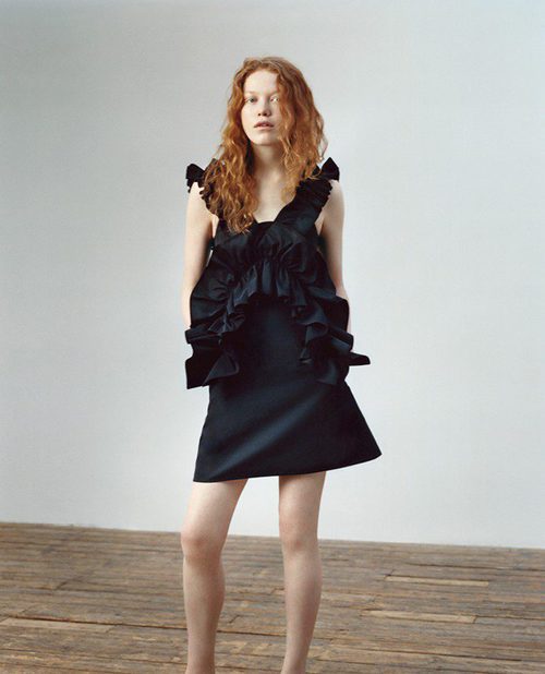 Vestido mini negro de Victoria Beckham colección otoño/invierno 2016/2017