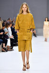 Total look mostaza de Chloé primavera/verano 2017 en la París Fashion Week