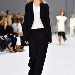 Traje de chaqueta de Chloé primavera/verano 2017 en la París Fashion Week