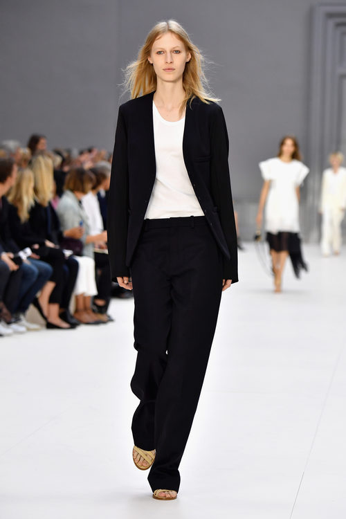 Traje de chaqueta de Chloé primavera/verano 2017 en la París Fashion Week